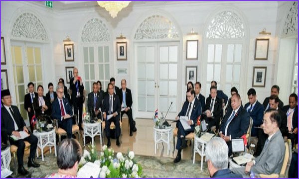 ASEAN Foreign Ministers Hold Icebreaker Meeting With Myanmar Official
