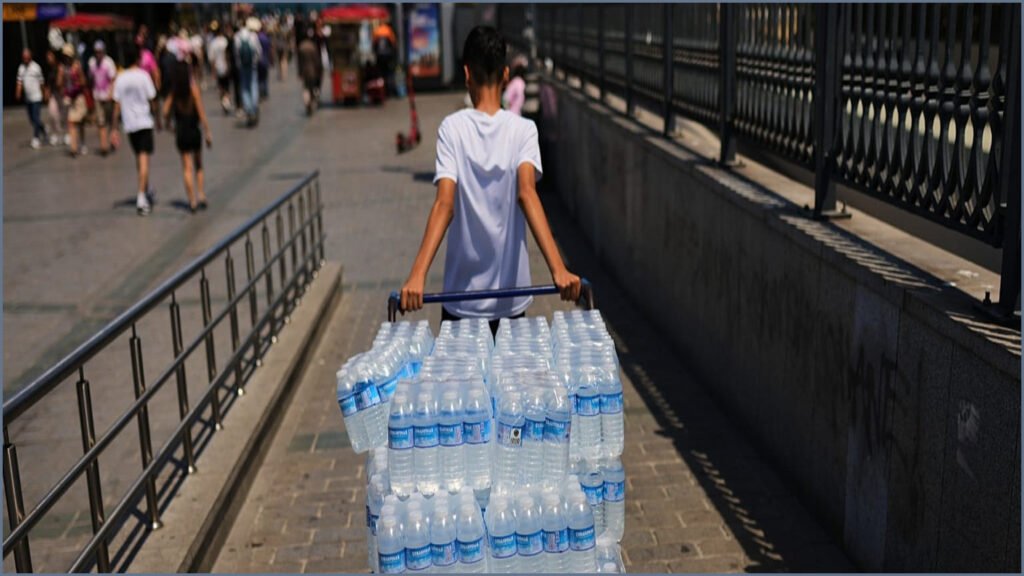 Fact Check: Is the EU Banning Bottled Water Multipacks?