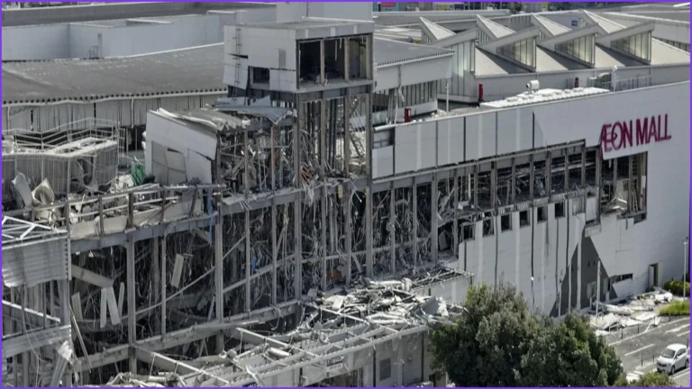 Hope Dwindles for Rescue in Japan Quake as Toll Hits 25