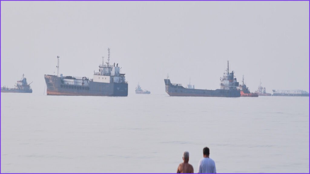 Mideast Oil Producers Step Up Plans to Bypass Strait of Hormuz