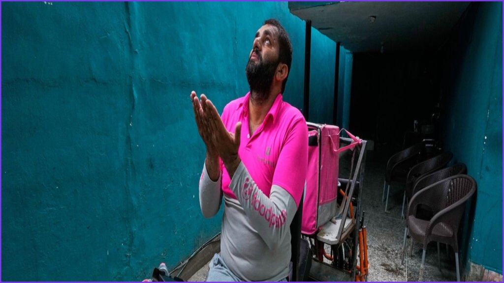 Pakistani Delivery Rider Overcomes Disability to Rebuild His Career