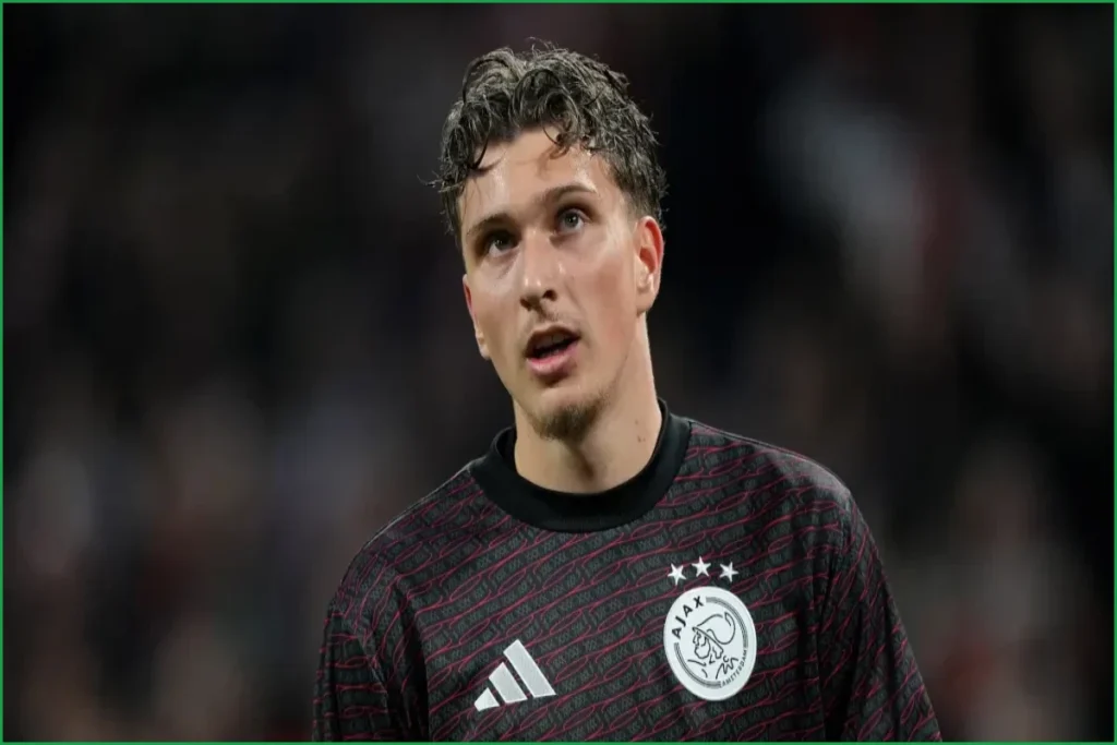 Roma Consider Ajax Winger Godts as Summerville Alternative