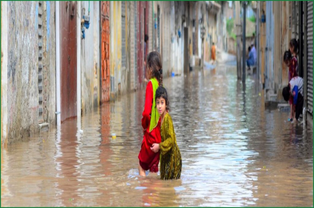 Roof Collapse Kills 11 in Northwest Pakistan After Rain