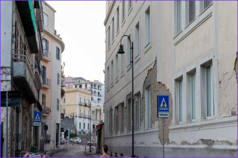 4.7 Magnitude Earthquake Strikes Near Naples in Seismic Swarm