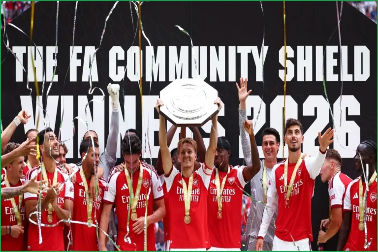 Declan Rice Hits Himself With Community Shield During Arsenal Celebration