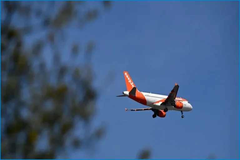 EasyJet Cabin Crew File Month-Long Strike Notice in France