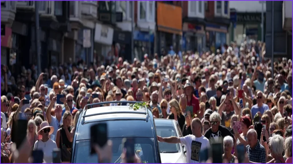 Fans Gather in Wales to Honor Late Singer Bonnie Tyler