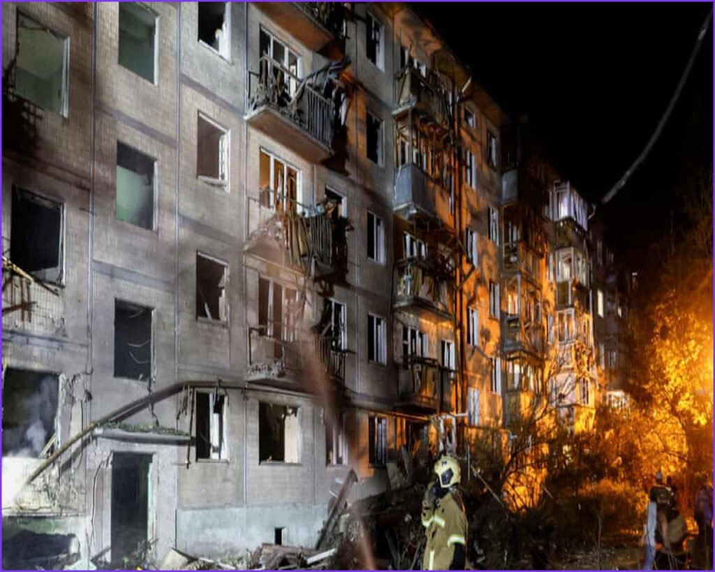 Four Killed in Kyiv Missile Attack as Zelenskyy Seeks Starlink