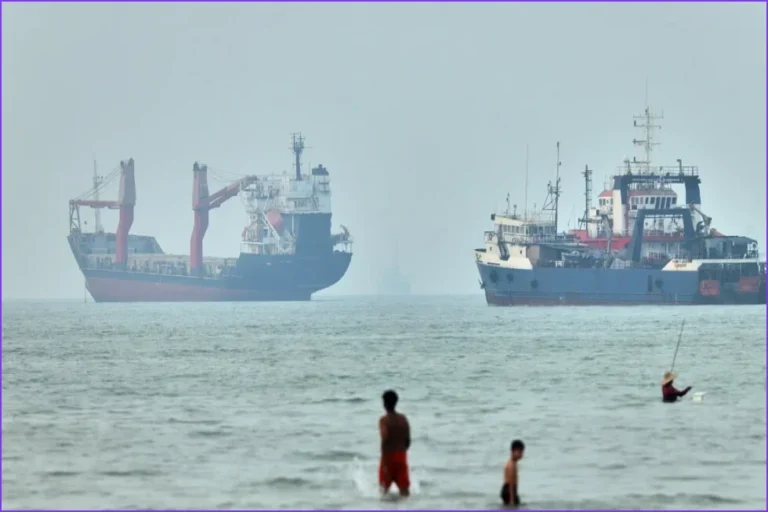 Gaza Funeral, Strait of Hormuz Incident, and Mideast Tensions