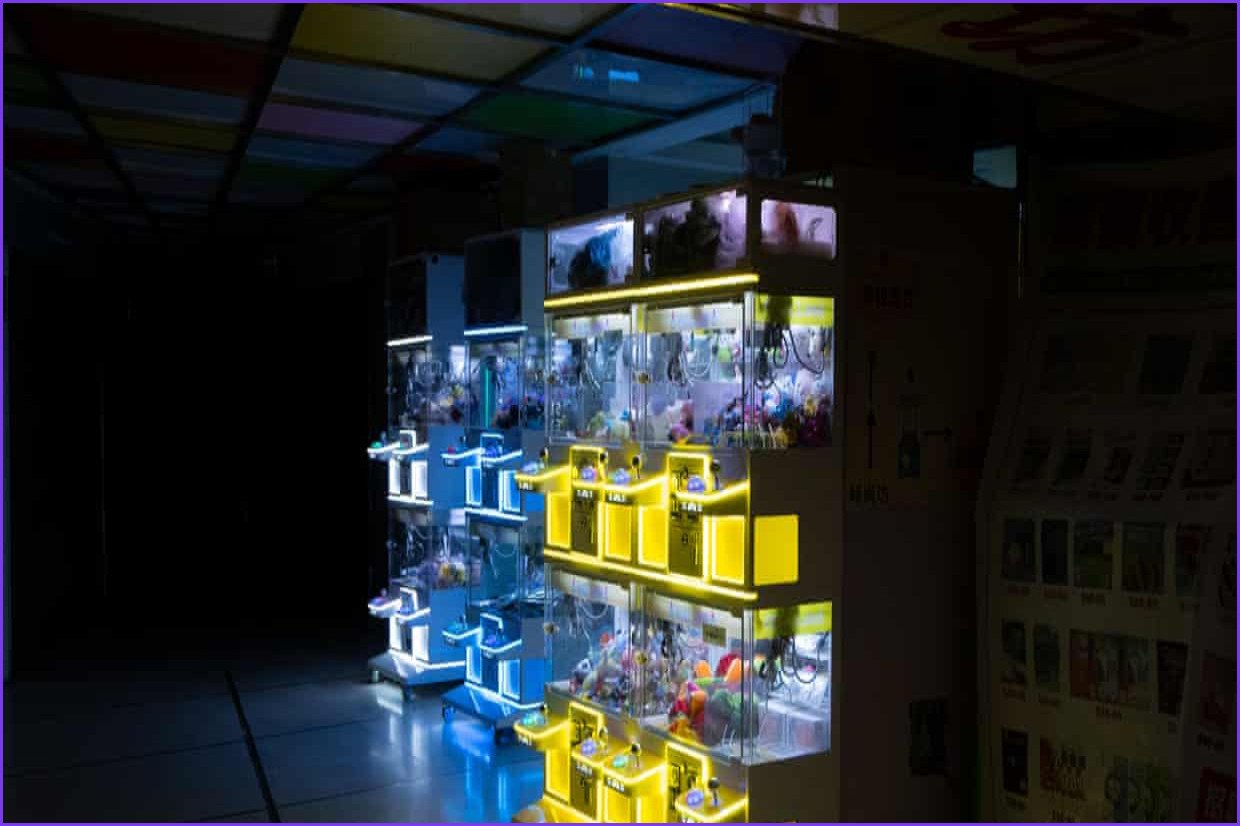 Hong Kong Sees Surge in Claw Machine Arcade Popularity