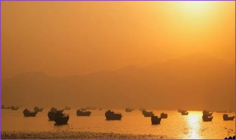 Iran Sets Six Conditions to Reopen Strait of Hormuz