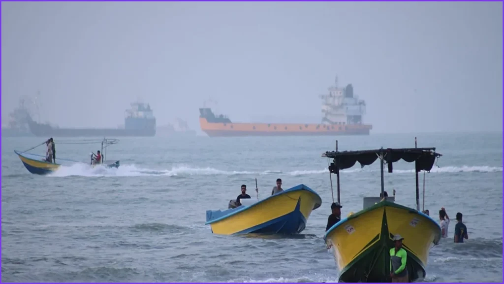 Iran and Oman Negotiate New Strait of Hormuz Shipping Plan