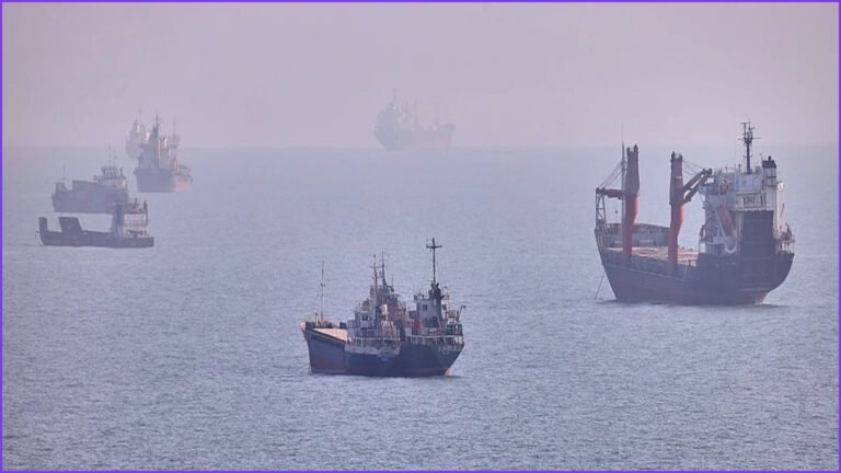 Iran and Oman Negotiate Strait of Hormuz Military Vessel Ban