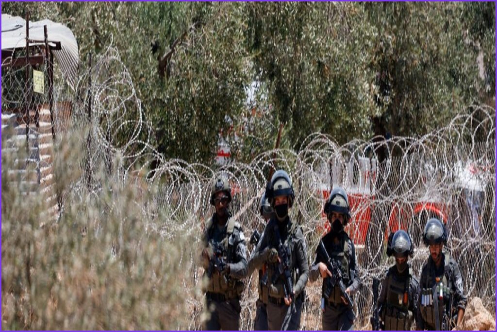 Israeli Forces Abduct Seven After Mosque Attack in Idhna