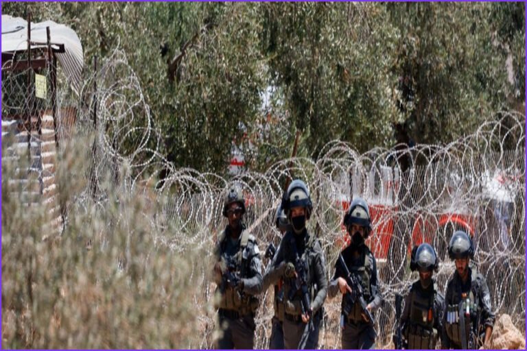 Israeli Forces Abduct Seven After Mosque Attack in Idhna