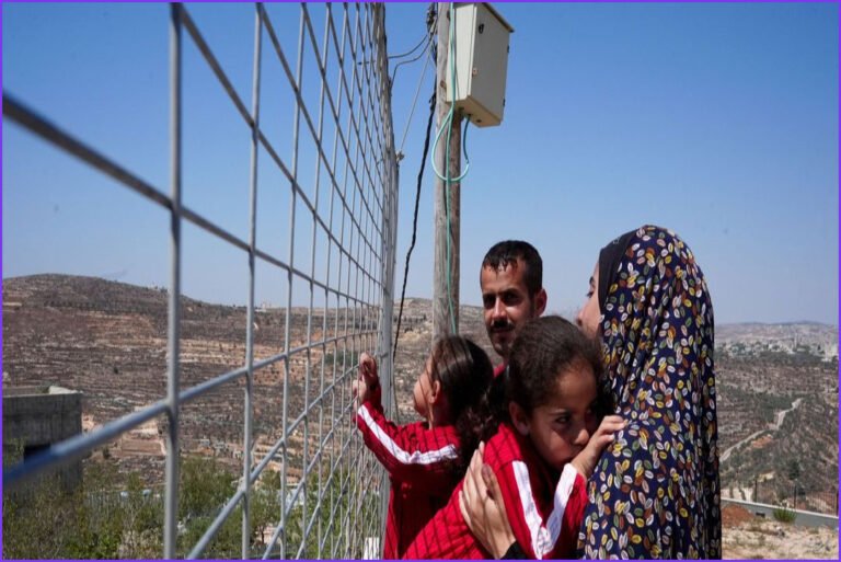 Israeli Settlers Maintain 15-Day Siege on Homes in Qusra