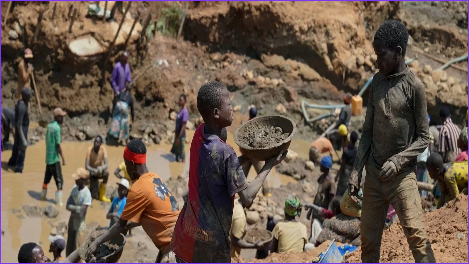 Mobile Gold Miners in Congo Hamper Ebola Containment Efforts