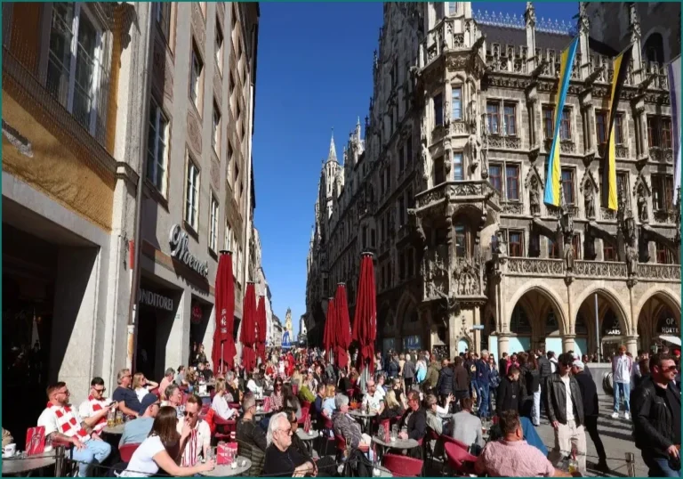 Munich Cafe Gains Support After Defending Non-German Speaking Staff