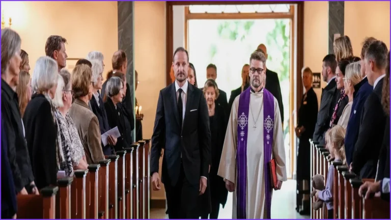 Norwegians Hold Memorials for Late King Harald V
