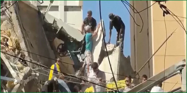 Powerful 7.4 Magnitude Earthquake Kills 22 in Western Colombia