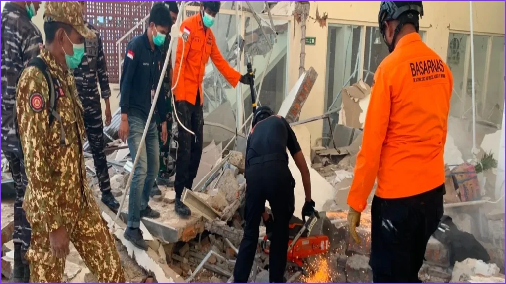Powerful 7.7 Earthquake Strikes Off Indonesia, Killing at Least 20