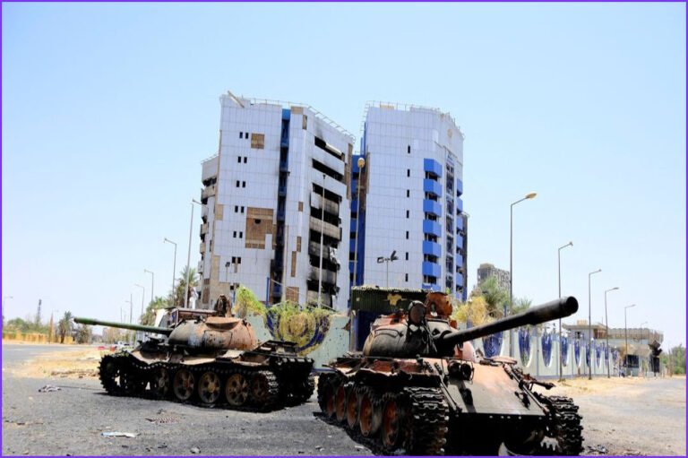 Sudanese Army Receives Surrendering RSF Unit in Ongoing Conflict