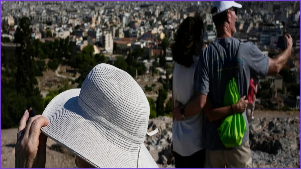 Sunhat Demand Surges as Tourists Flood Athens Ancient Sites