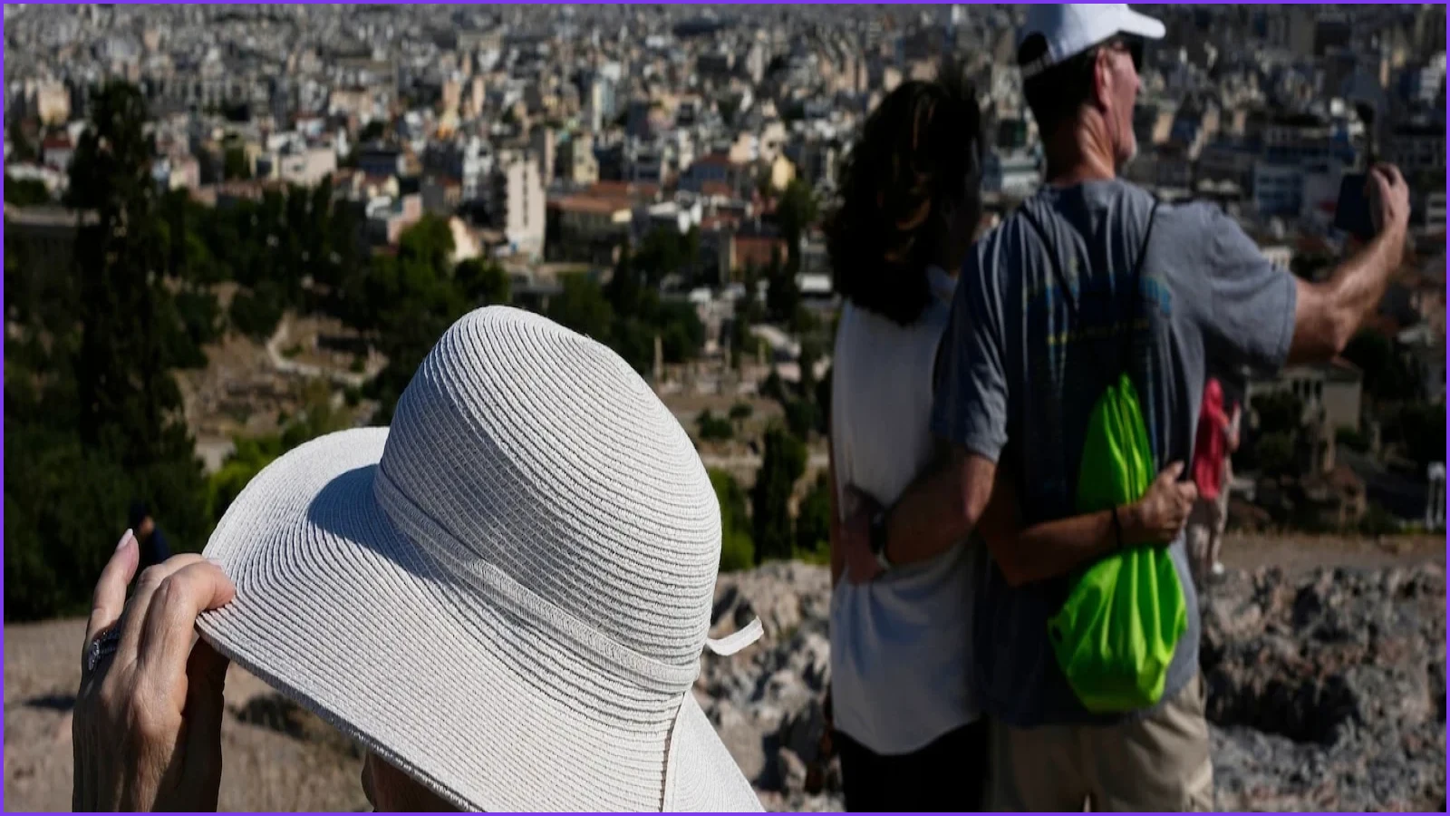 Sunhat Demand Surges as Tourists Flood Athens Ancient Sites