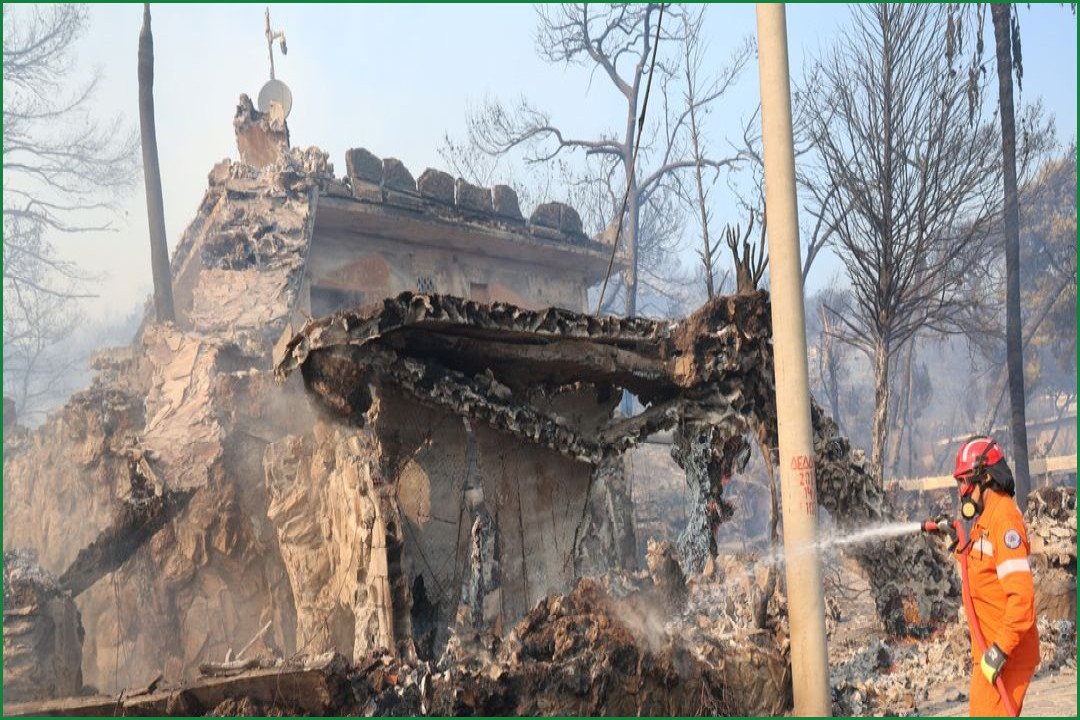 Two Dead as Wildfires Sweep Through Greek Island Salamina
