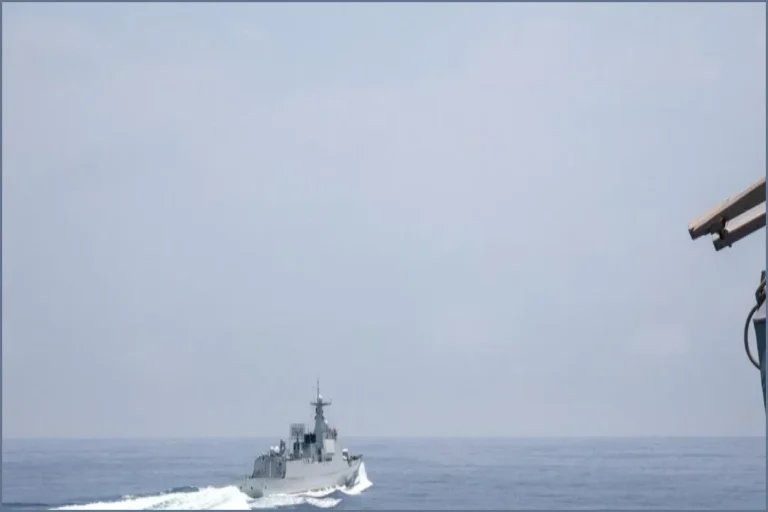 US Navy Aircraft Transits Taiwan Strait Ahead of Xi-Trump Talks