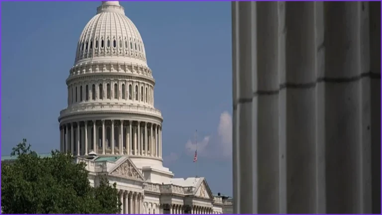 US Senate Passes Sweeping Russia Sanctions Targeting Energy Revenues