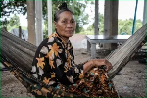 Cambodian Floating Houses Stranded as Climate Change Hits Tonle Sap