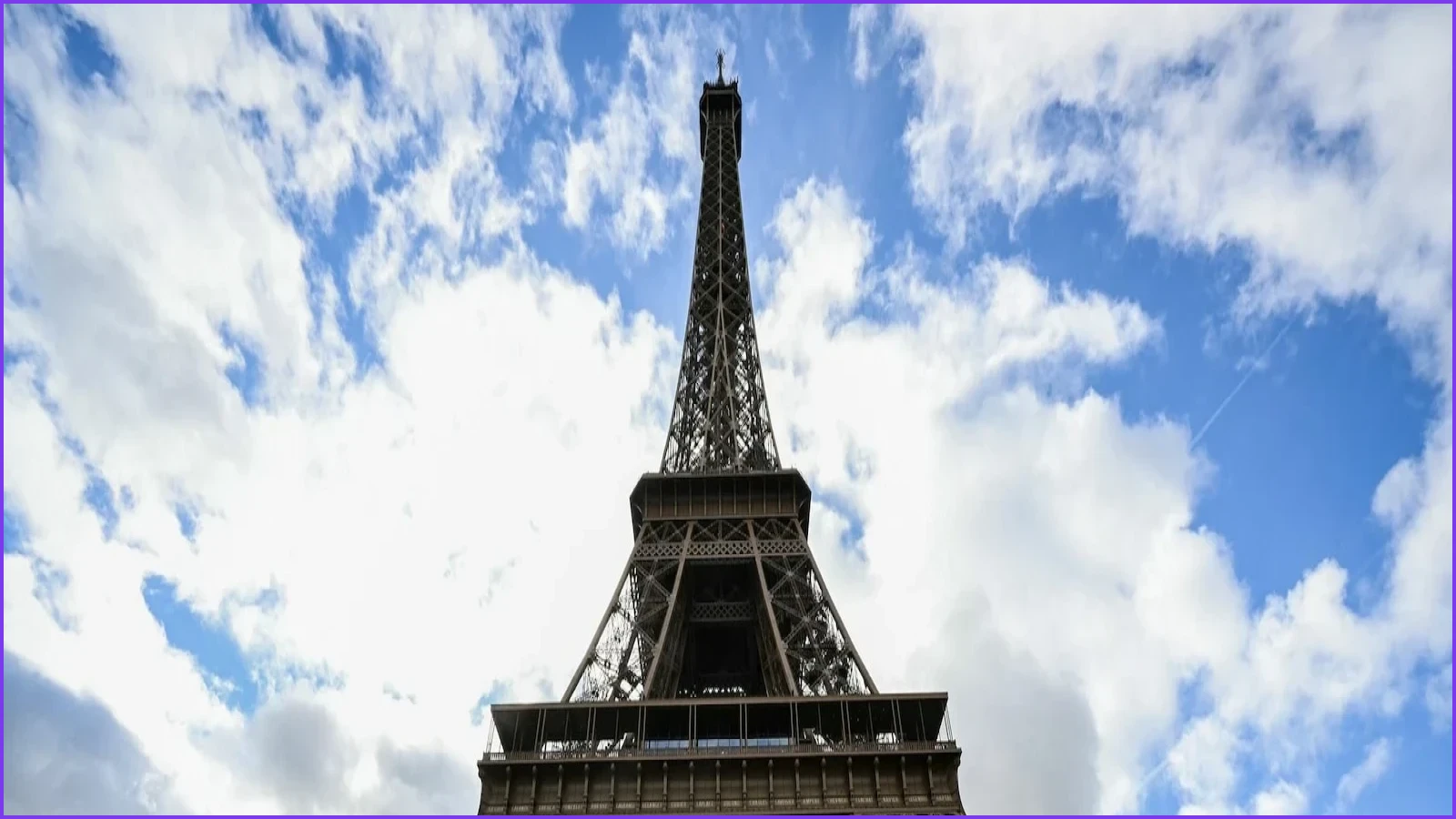 Eiffel Tower Chief Resigns After Excluding Women From Delegation Visit