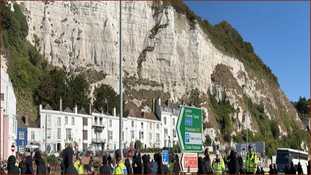 Home Secretary Demands Tougher Action on Anti-Migrant Protests