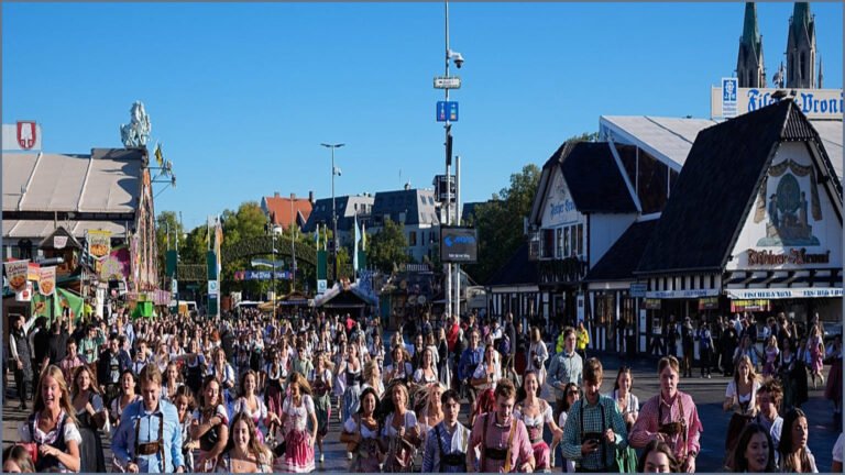 Munich Monitors Oktoberfest Crowds During Busy Italian Weekend