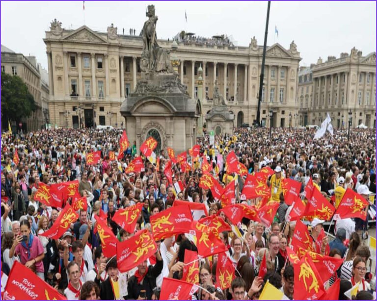 Pope Leo Celebrates Open-Air Mass Before 700,000 in Paris
