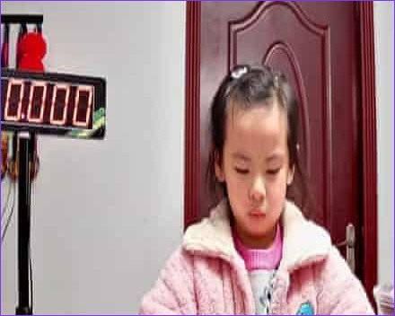 Six-Year-Old Chinese Girl Sets New Rubik’s Cube Record