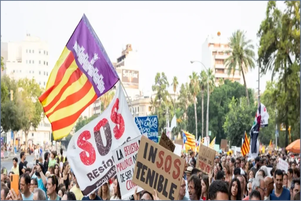 Spain’s Housing Crisis Forces Tenants Into Corridor Rentals and Bed Sharing