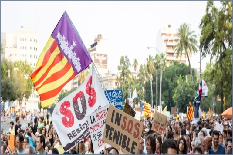 Spain's Housing Crisis Forces Tenants Into Corridor Rentals and Bed Sharing