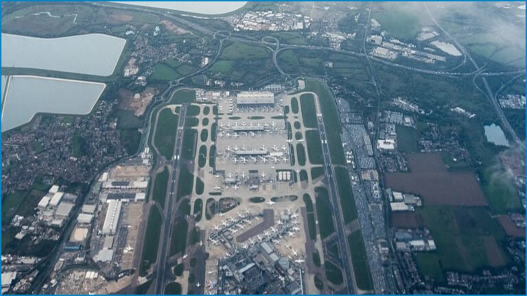 Technical Glitch Grounds Over 1,000 Flights Across UK Airports