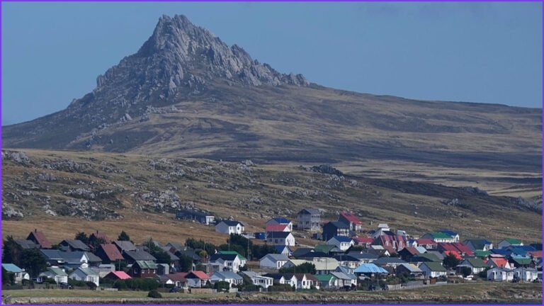 Trump Questions US Support for UK in Falklands Dispute