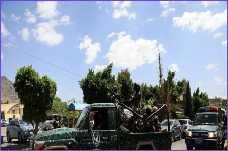 Yemeni Army Targets Houthi Supplies and Positions in Taiz