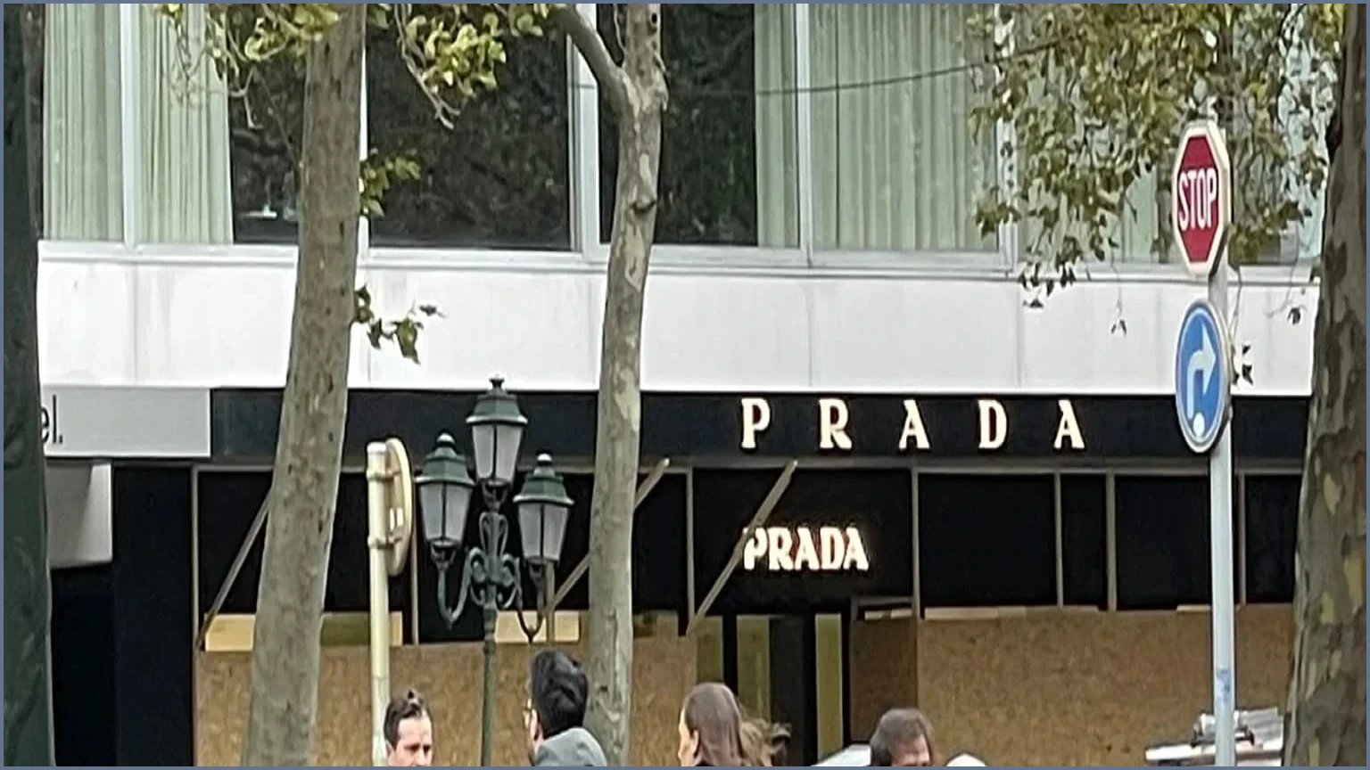 Brussels Shops Board Up Storefronts Over Renewed Looting Fears
