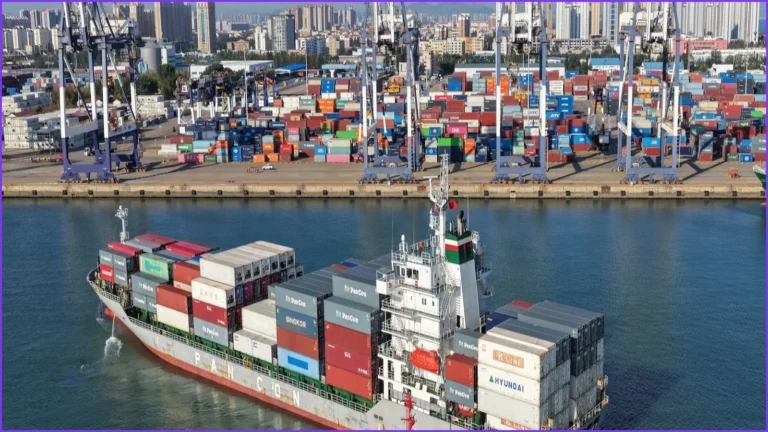 China's Economy Accelerates on Robust Exports as Domestic Weakness
