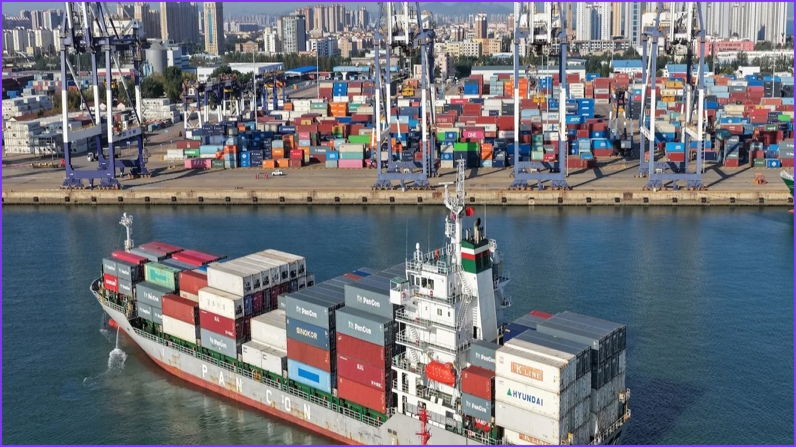 China’s Economy Accelerates on Robust Exports as Domestic Weakness