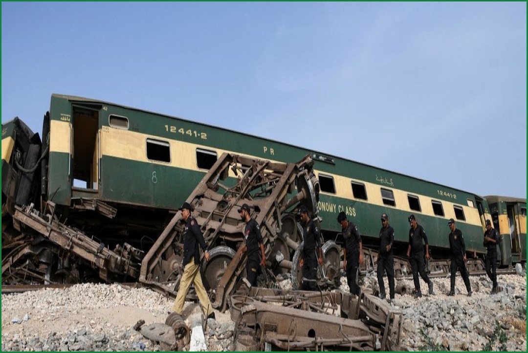 Five Killed and Thirty Injured in Pakistan Train Derailment