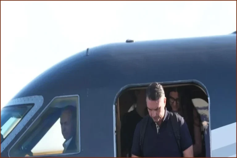 Flavio Bolsonaro Mocked After Declaring Himself Leader of Brazil
