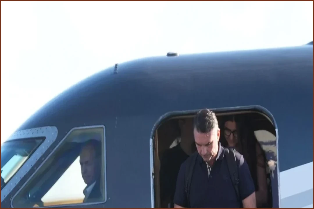 Flavio Bolsonaro Mocked After Declaring Himself Leader of Brazil