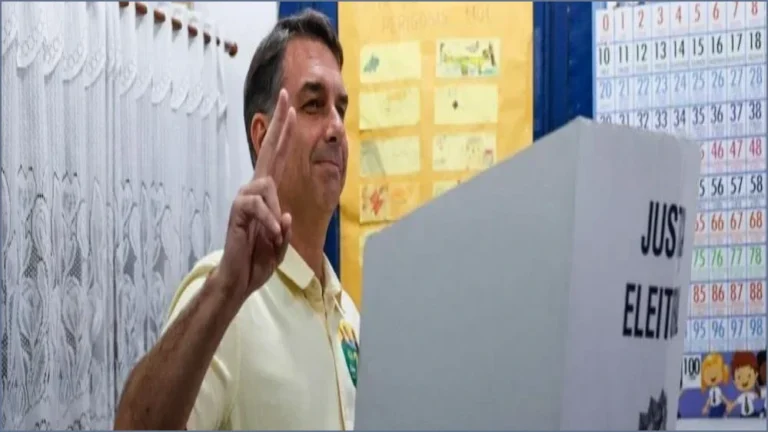 Flávio Bolsonaro Wins First Round of Brazil Election