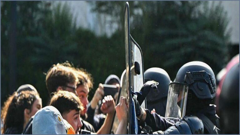 French Student Protests Shut Hundreds of Schools and Alarm Government